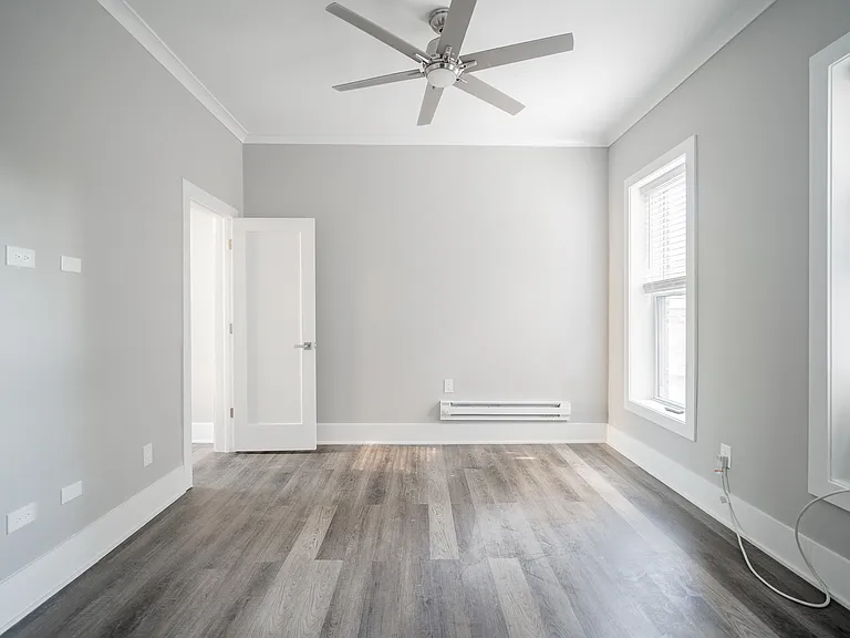 1472 W Erie Street — Photo 9