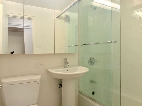 5th image of 316 E 55th St APT 2C