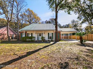 1500 Deer St, Ocean Springs, MS 39564