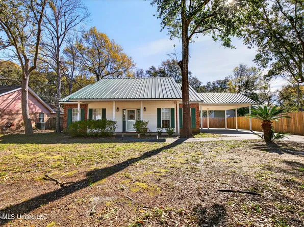 1500 Deer St, Ocean Springs, MS 39564