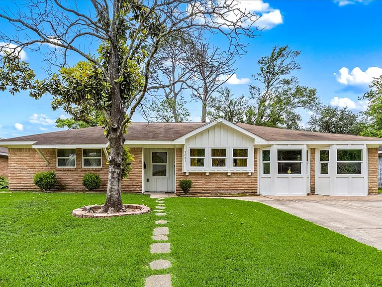 5751 Firenza Dr — Photo 45