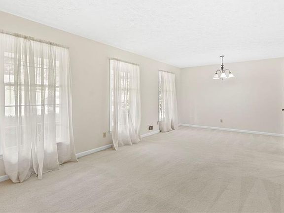 5th image of 708 Rollingwood Dr
