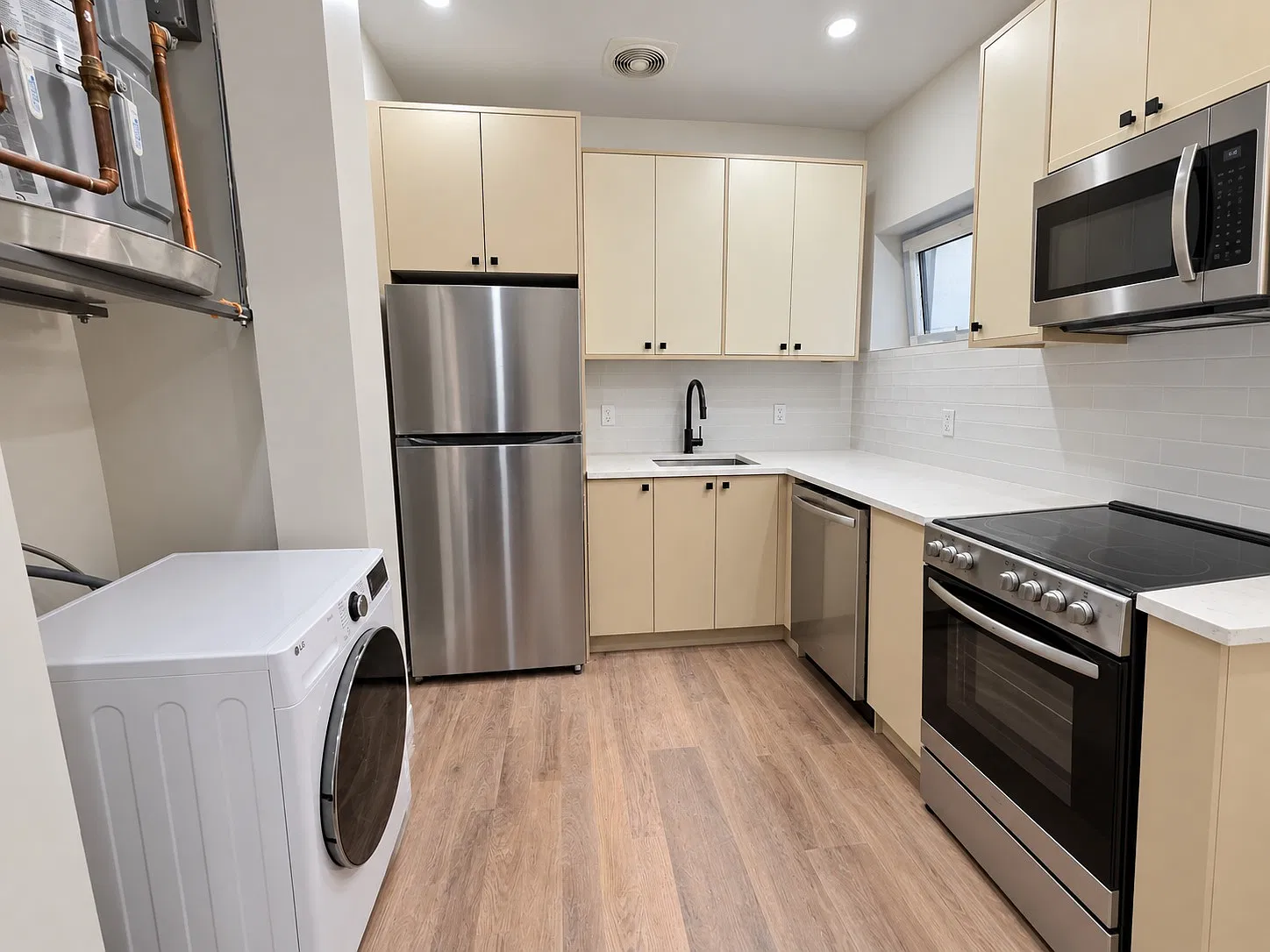 31 Woodbine Street — Photo 3