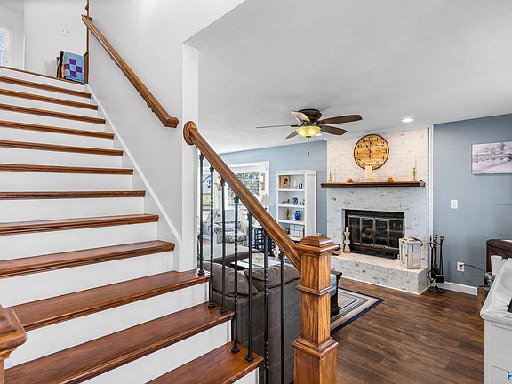 3rd image of 221 Slaterock Rd