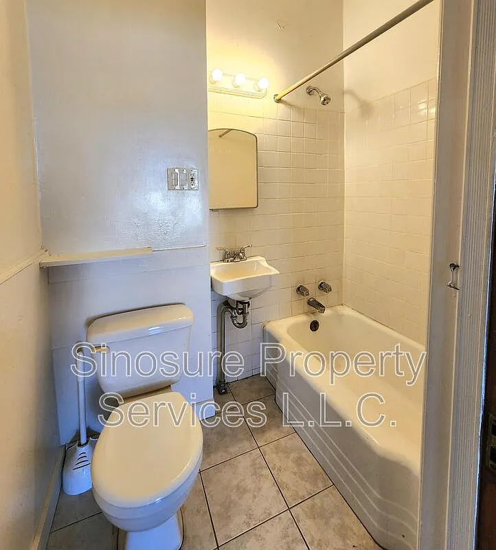 Studio, 1.0 bath, 400 sqft, $895 — Photo 3