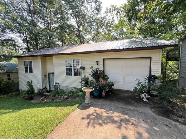 107 Jay Ln, Eureka Springs, AR 72632