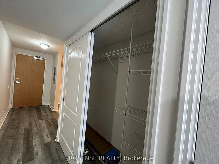 44 Bond St W #204 — Photo 5