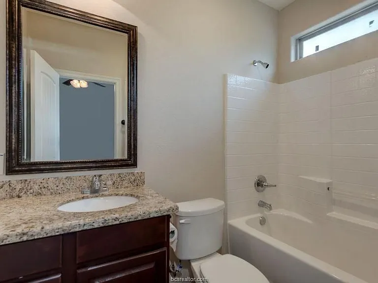 402 Ash St #1 — Photo 10