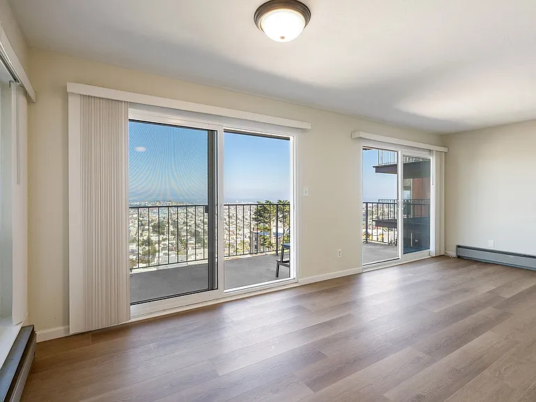 545 Burnett Avenue — Photo 15
