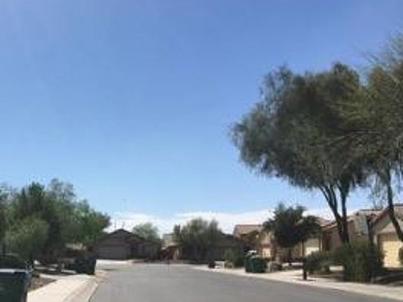 Exterior Neighborhood (street photo)