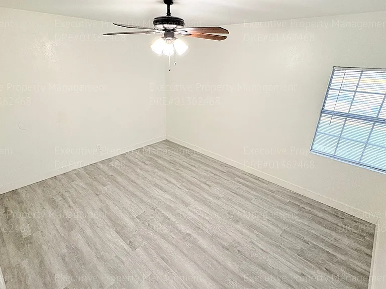 2238 Lindora St — Photo 31