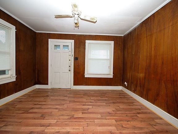 2nd image of 907 N George St #C