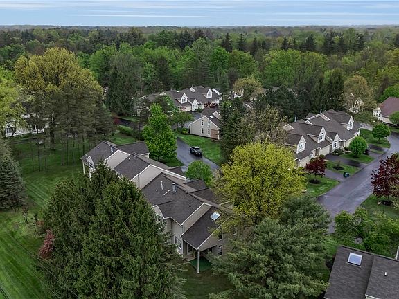 4th image of 33 Pond Brook Dr