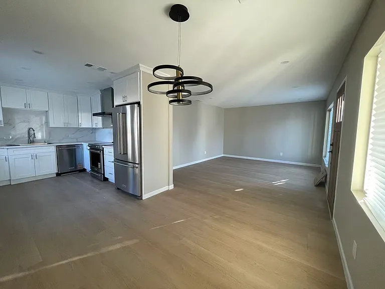 568 Madrone Ave — Photo 2