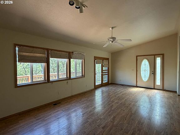 5th image of 338 Topaz Ln