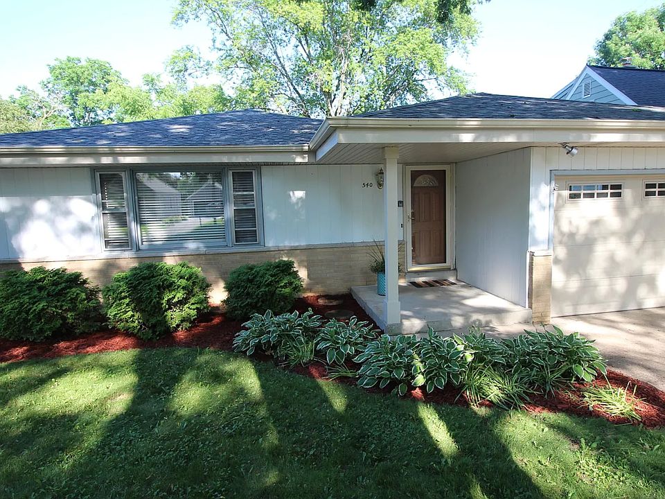 Front of home - Covered porch, 1 car garage