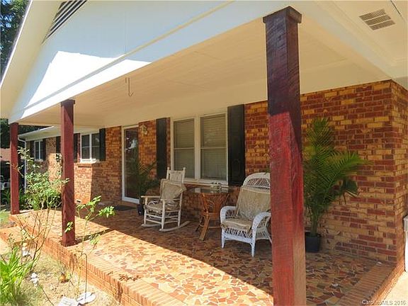 2nd image of 1086 N Hill Dr