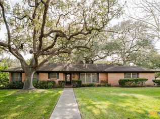 1209 Moss Ln, Cuero, TX 77954