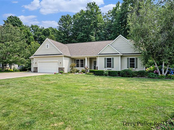 3rd image of 12974 Woodrush Ct