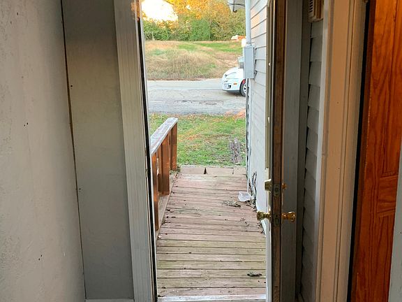 2nd image of 115 Oak St