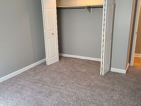 Large bedroom, w/i closet