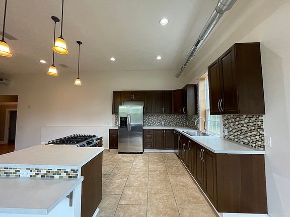 5th image of 16840 Main St #2