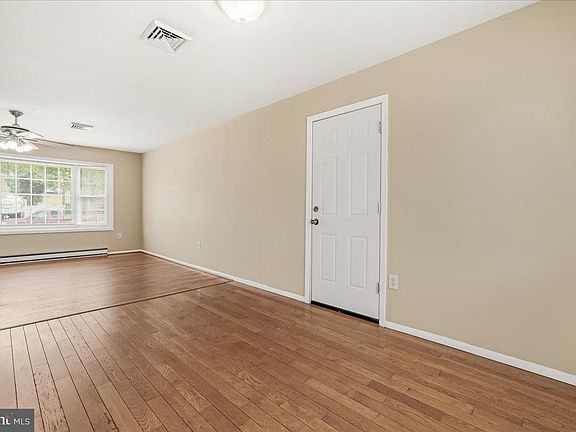 4th image of 45 Concord Dr