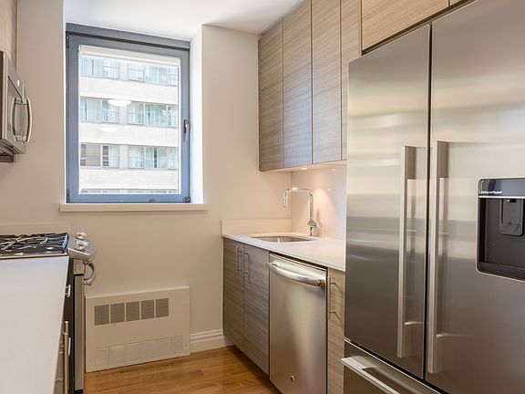 4th image of 235 W 48th St APT 10L