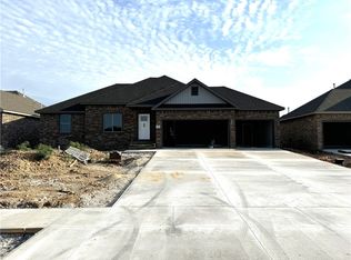 852 Sugar Loaf St, Prairie Grove, AR 72753