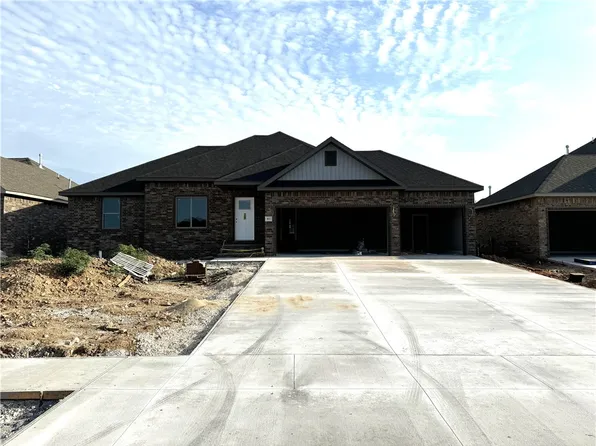 852 Sugar Loaf St, Prairie Grove, AR 72753