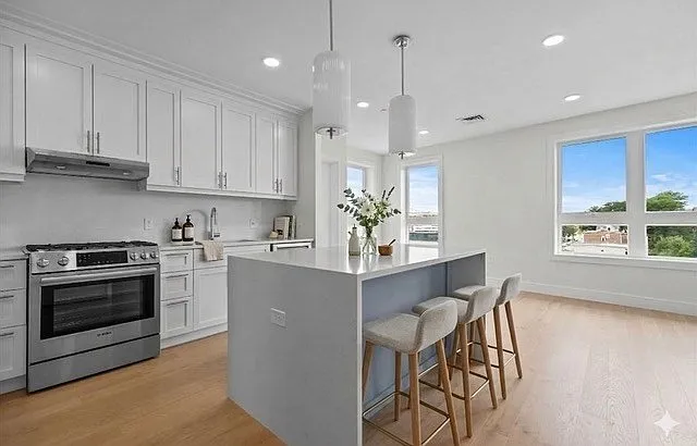 301 Border St #601 — Photo 1