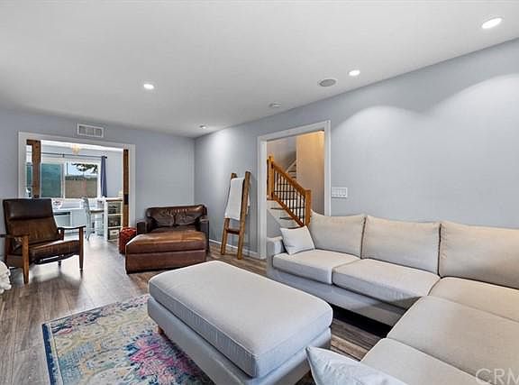 4th image of 2106 Barrywood Ave