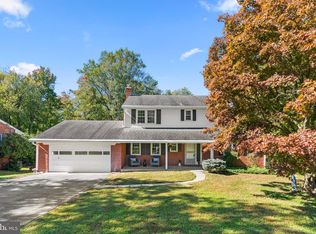 17404 Applewood Ln, Rockville, MD 20855
