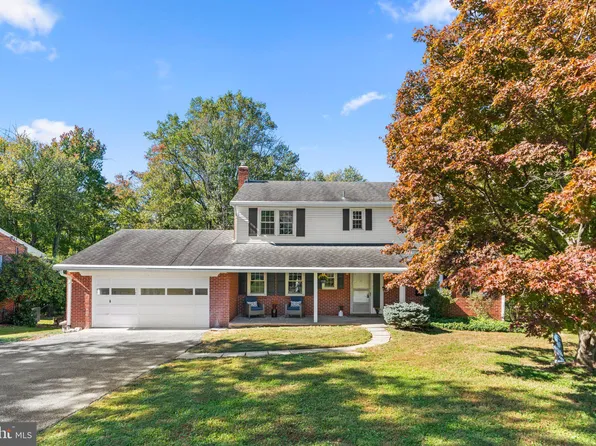 17404 Applewood Ln, Rockville, MD 20855