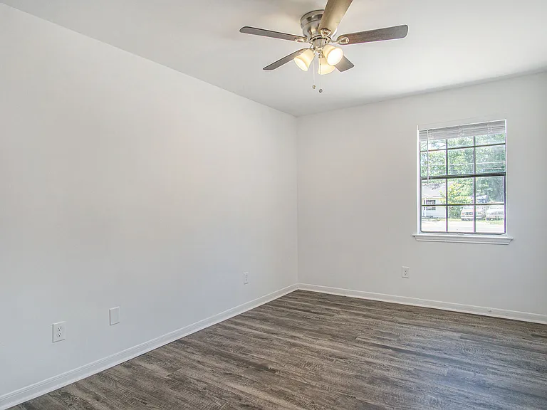 Greendale Apartments — Photo 17