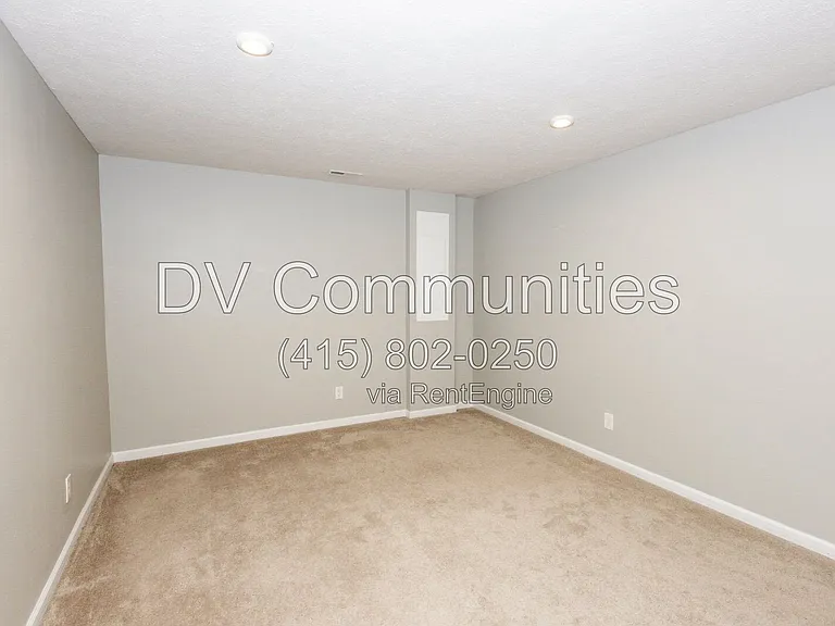 7226 Hillsview Dr — Photo 15