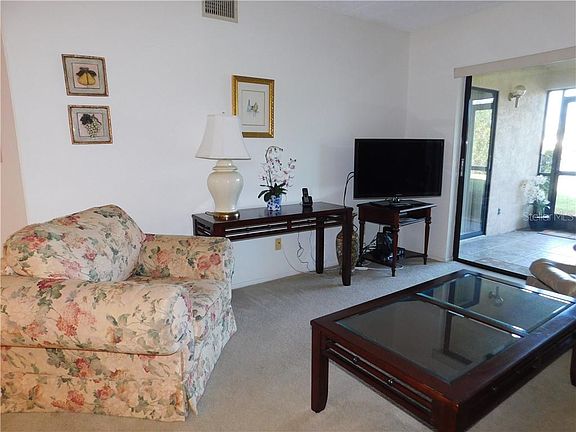 4th image of 313 Woodlake Wynde