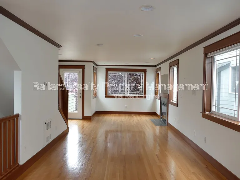 913 NW 51st St — Photo 3