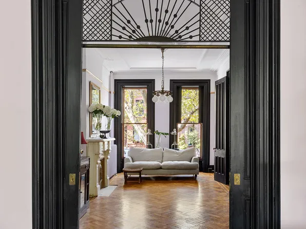 309 Vanderbilt Avenue image 2 of 27