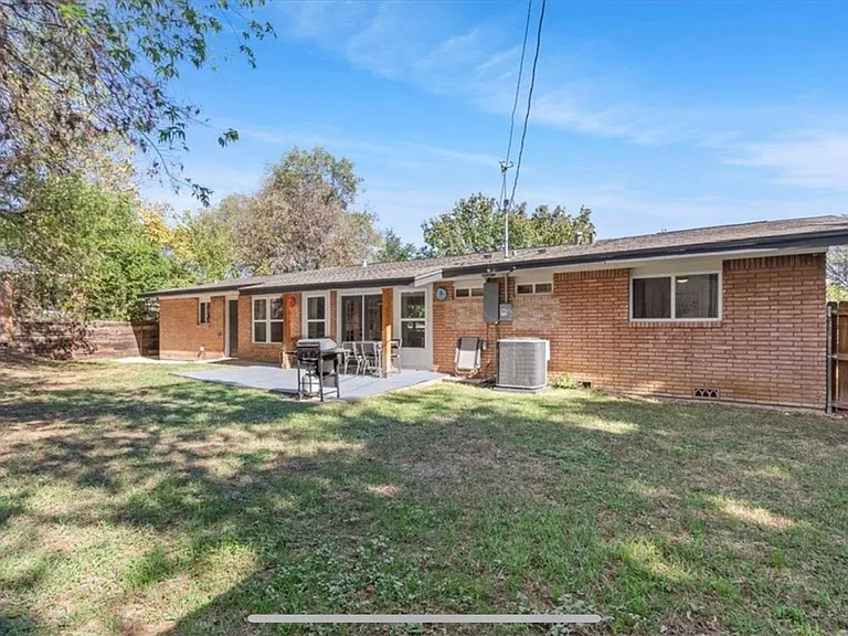 2316 Hermanson Dr — Photo 9
