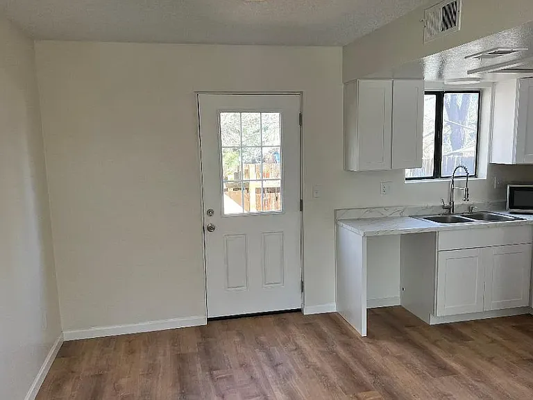 115 E Cottage Ave #D — Photo 3