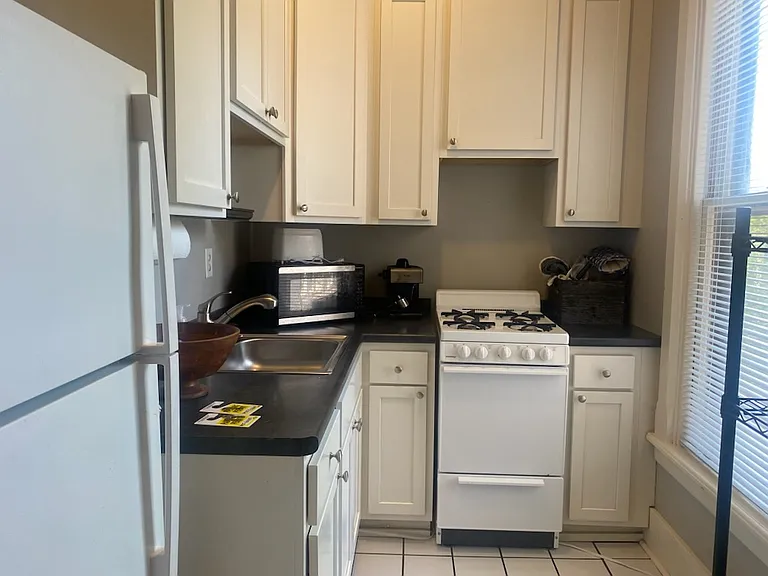 130 Gibbs St #3 — Photo 6
