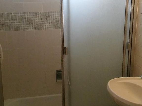 4th image of 11984 Oxford Ave APT E