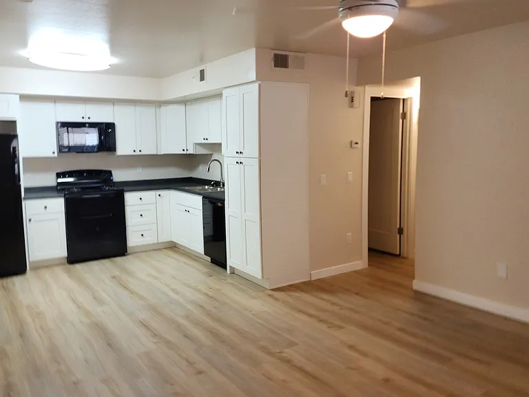 6212 E Greenway St #104 — Photo 2