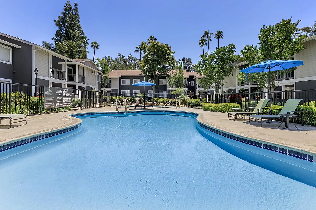 Building Photo - Redlands Lawn & Tennis