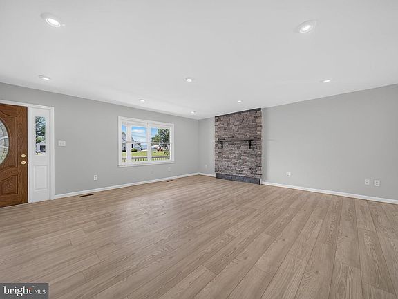 5th image of 275 Fairview Rd