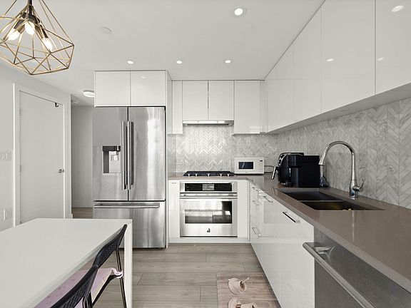 3rd image of 3581 E Kent Ave N #1405