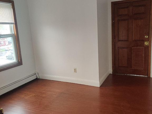 3rd image of 911 Maplewood Ave