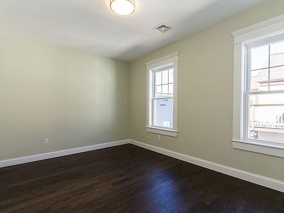 4th image of 394-396 Norfolk St #396-2