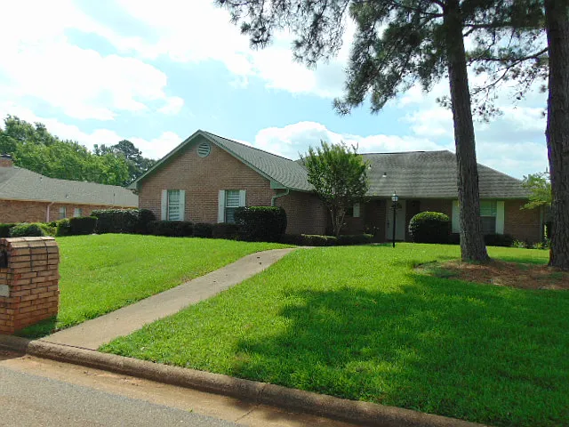 3 bed, 1810 sqft, $1,950 — Photo 2